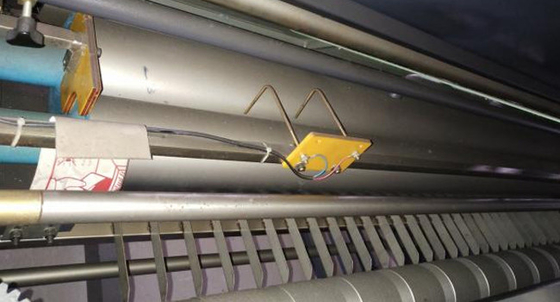 Półautomatyczna maszyna do laminowania fletów PLC do tektury falistej