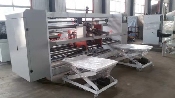 Półautomatyczna, wielkoformatowa maszyna do zszywania tektury falistej z podwójnymi arkuszami