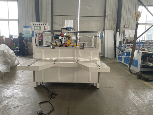 Karton FGS2800 Model Półautomatyczna maszyna do składania i klejania rozwiązań opakowaniowych