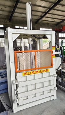 Pionowy hydrauliczny baler do tłoczenia i baler do papieru odpadowego