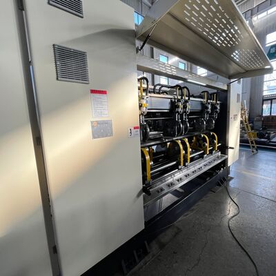 Maksymalna szerokość 2500 mm Automatyczne podawanie Cienkie ostrze Slitter Scorer Machine dla tablicy falistej Idealny do precyzyjnego cięcia i skorygowania aplikacji