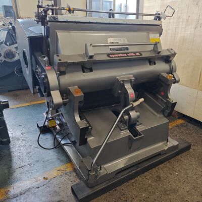 Maszyna do wykrawania tektury falistej o mocy silnika 5,5 kW, płyta ze stali nierdzewnej, silnik Hengshui zapewniający stabilne cięcie