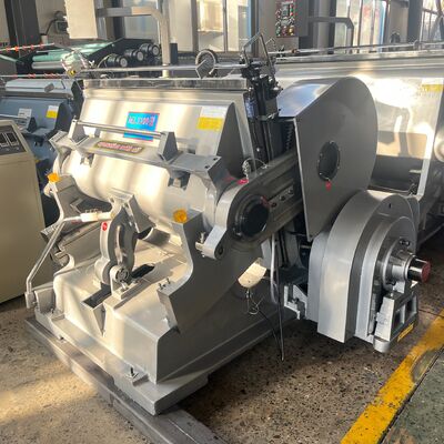 Maszyna do cięcia kartonowego z płaską ścianką falistą o wymiarach maszynowych 5129 4150 2346 mm i wysokiej dokładności cięcia Idealna do zastosowań przemysłowych