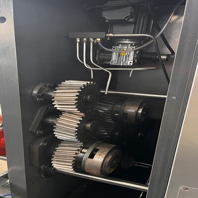 Maszyna do druku fleksograficznego na tekturze falistej z podwójnym sztancowaniem obrotowym