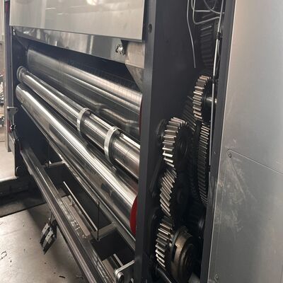 Maszyna do druku fleksograficznego na tekturze falistej z podwójnym sztancowaniem obrotowym