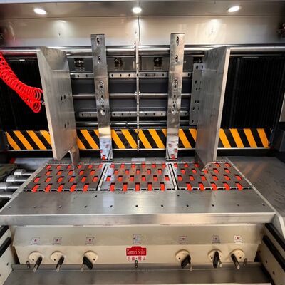 Maszyna do druku fleksograficznego na tekturze falistej z podwójnym sztancowaniem obrotowym