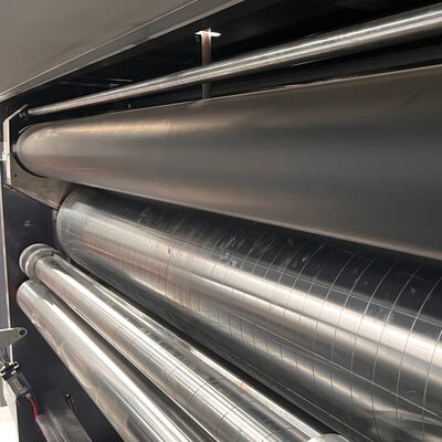 Maszyna do druku fleksograficznego na tekturze falistej z podwójnym sztancowaniem obrotowym