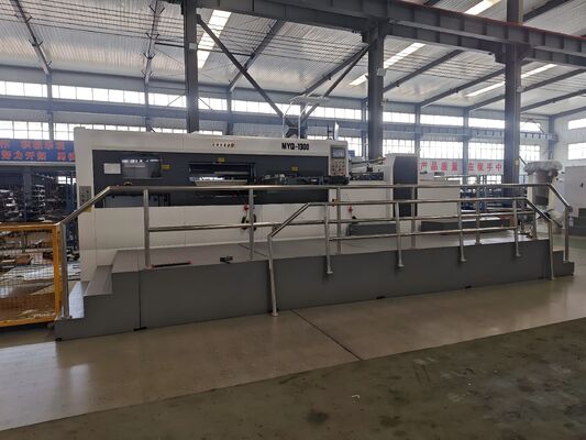 MYQ1300 Automatyczna maszyna do cięcia gumowego z przekładnią przerywaną i ławką pneumatyczną do kartonów falistych 1320x980 mm