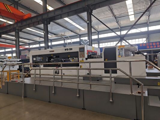 MYQ1300 Automatyczna maszyna do cięcia gumowego z przekładnią przerywaną i ławką pneumatyczną do kartonów falistych 1320x980 mm