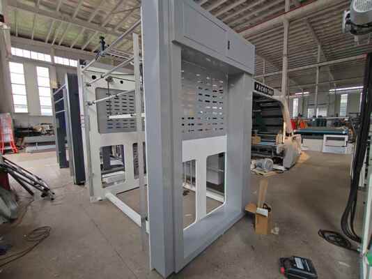 HL1600 Automatyczna maszyna do laminowania na fletę o maksymalnej wielkości 1600X1250 mm, wielkość laminowania, prędkość 5500 arkuszy na godzinę i sterowanie programem PLC