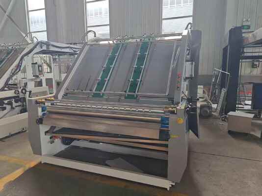 Szybka automatyczna laminarka do tektury falistej 100 szt./min o wymiarach 1600x1250mm i systemie sterowania PLC